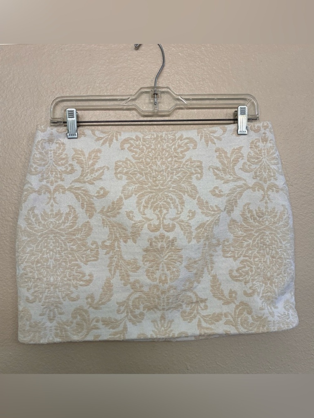Forever 21 White & Beige Damask Jacquard Mini Skirt Size M